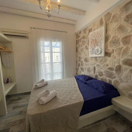 Hotel Burgos Barrio Naxos City