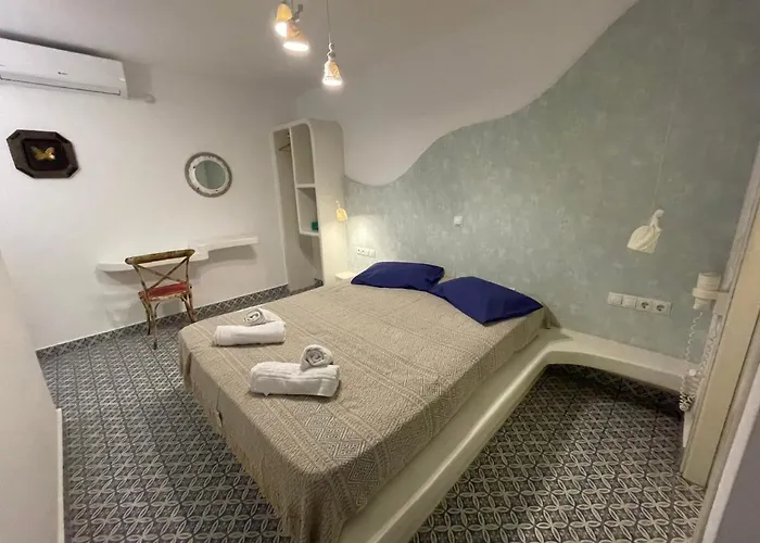 Burgos Barrio Otel Naxos City